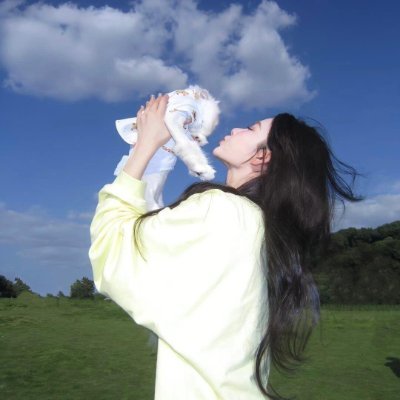 EvelynSkyeC's profile picture. 🌞 Each sunrise is her reminder that she can start again.💖🌅