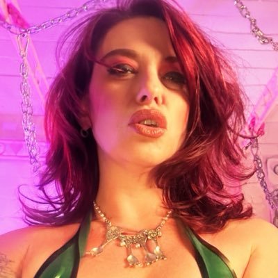 LadylilaStern's profile picture. Owner of @Dtlapinkdungeon . Los Angeles based . Infamous Venus in Furs Jewish Dominatrix ✨👠