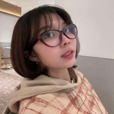apinssi's profile picture. akun serius, orangnya nggak