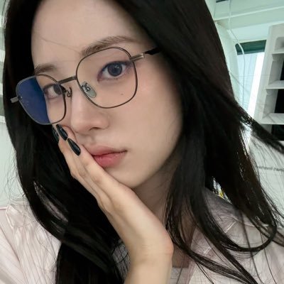 lieyaxz's profile picture. to live for the hope of it all
