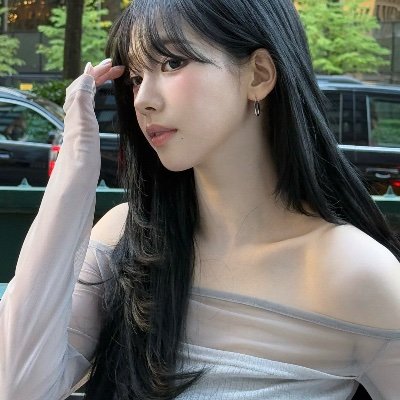 iprettish's profile picture. (business) Op. 2025: add some sparkle ⊹ come shop where everything’s cute and classy ⠲𓂅