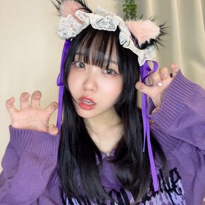 ToBeeTheBest's profile picture. Don't mistake her warm smile for someone to take advantage of; once the bell rings, that's when business gets serious. | TJPW's vivid honey mustard. 🐝