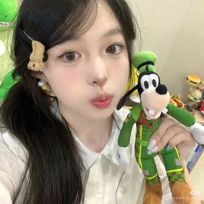 dizrectur's profile picture. ꒰ ꒰ ִ ִ🥒 *knoCK–knOck* :·. 44+ notifs for me !! ⠢⠵🥬 “エヴリワン ラヴズ ミー  ⑅ ” 🌳🧤  o’ buttery salad .. ある!、 welcome to my shop n’ enjoy the premium !  ‹3