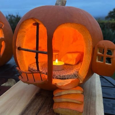 AdamLlewellyn's profile picture. A man with no name