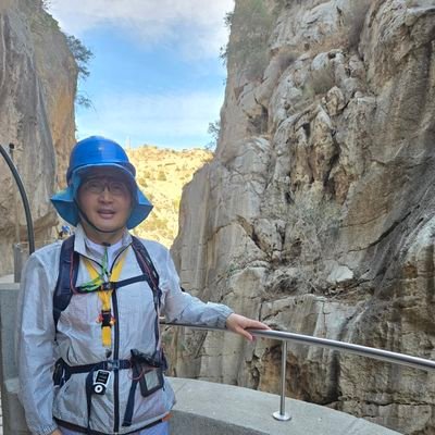 LawyerHanWoong's profile picture. 인간과 사회와 역사, 스스로에게 깍듯한 예의를 갖추고 강자라고 오만하지 않고 약자라서 비굴하지 않아도 되는 세상

(졸저 : 사라진 정의 거꾸로선 법)

https://t.co/82AYrp9y5c