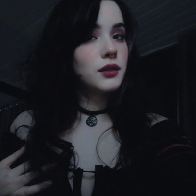 eevierm's profile picture. noob gamer // streamer on twitch & youtube  ࣪ ִֶָ☾.