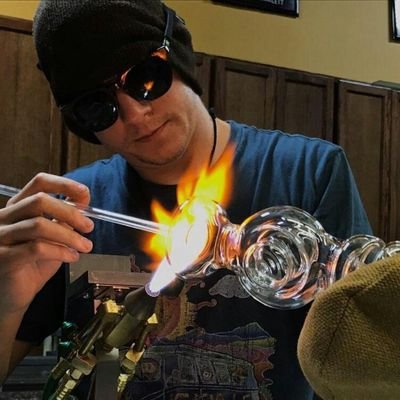 TaylorNiff's profile picture. Glass wizard
Melting since 96
Glass world is another planet to me