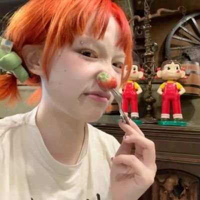 vinputo's profile picture. solo quiero caer en las manos de un poeta. . .