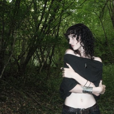 eaudespate's profile picture. Это так архаично @damiensaez #lacrizeomicmek 🔻