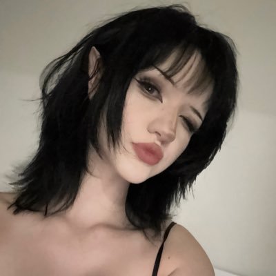 himeryuk's profile picture. 22! your favourite internet girl 🌱