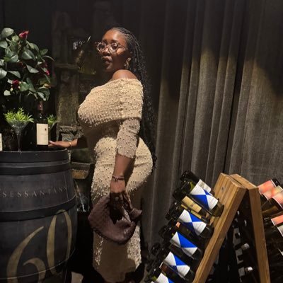 clarah_fransis's profile picture. 