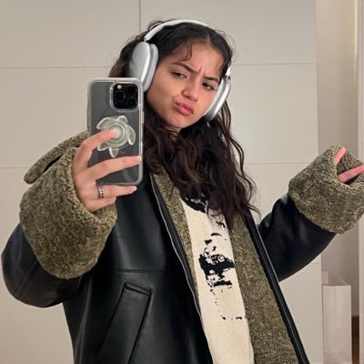 witneasy's profile picture. apenas uma lésbica loira perturbada que ama uma cantora cubana um grupo ex morto e outras obsessões aí hi its me