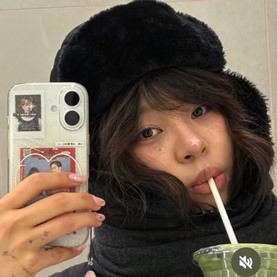 awenfia's profile picture. life in pieces.