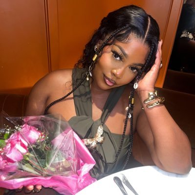 loriiiiwhy's profile picture. 🎶♓️ Bagsexual