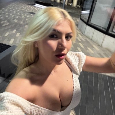 expeliroja16's profile picture. Llorona de profesión