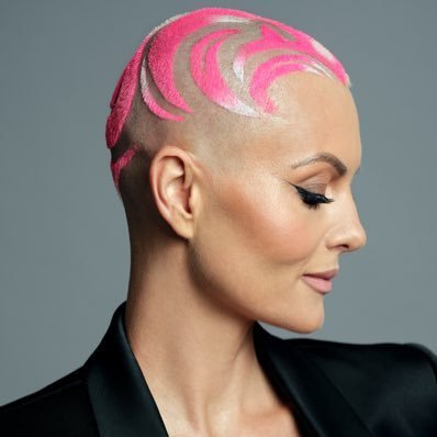 TheLenka_Schan's profile picture. Tvürce podcastü Jak investovat a Shine, organizátor Ceské investicní konference.