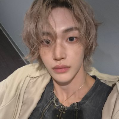Binpinzi's profile picture. riize wonbin 🎸🐈‍⬛