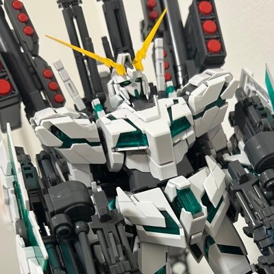 Eve_Canopus's profile picture. 思ったより魚は浮いている。ウーパーも浮いているし僕も結構浮いてる(色んな意味で)。