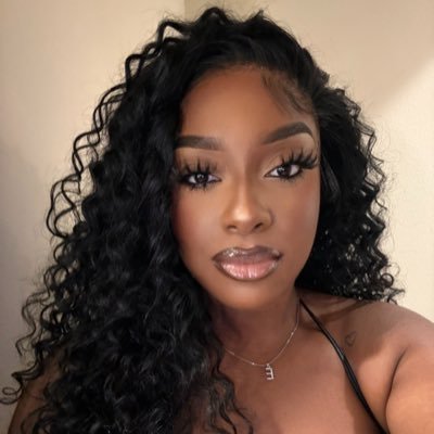 EvaMaraae's profile picture. IG • @evamaraae