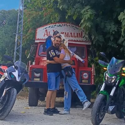 user397537's profile picture. sanatı ve kaosu sever, bir üçkağıtçıdan 5 dakika önce uyurum