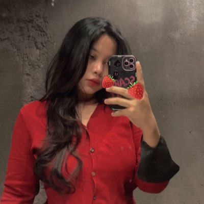 strawbbbygirl's profile picture. 𝐆𝐞𝐦𝐢𝐧𝐢 🎭won't set expectations with anyone other than my body's )( progress in a fun place (gym gurl) | Just a game, bby... and you're the pawn. 🧸