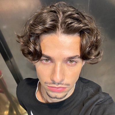 Elliotcmk's profile picture. born to die 🎀 insta: elliotcmk