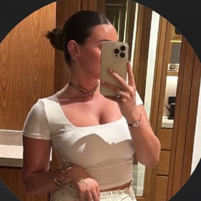 manelecom's profile picture. Venu sur Twitter pour me challenger et en apprendre davantage 📲