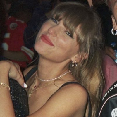 Ro_Suares's profile picture. i’m just a girl written by taylor swift. 🎾🏁🏎🐔