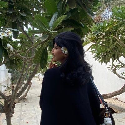 intotheworlds's profile picture. 