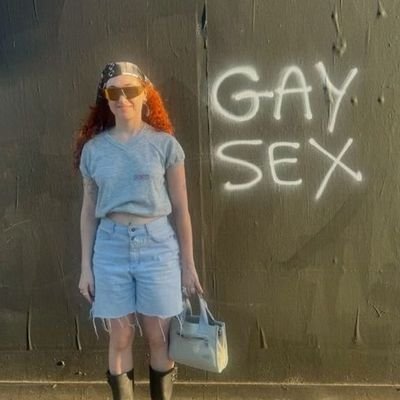 girIfrront's profile picture. jobless twenty-something afraid of tomorrow