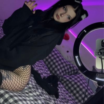 MilkyKittyxo's profile picture. click my link