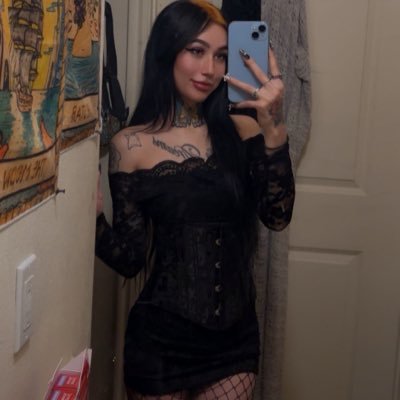 bratzdoll_nessa's profile picture. ♡ єℓєɕтяιɕ ѕσυℓ ✰ ρяσмσтєя ƒσя νѕνвσνєѕσвєℓσω ☽