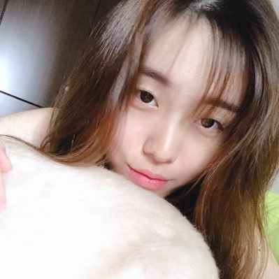 chloeuvre's profile picture. 