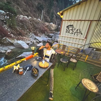 Things_on_world's profile picture. 1. Entertainment posts  2. Political posts 3. Things Happening in World