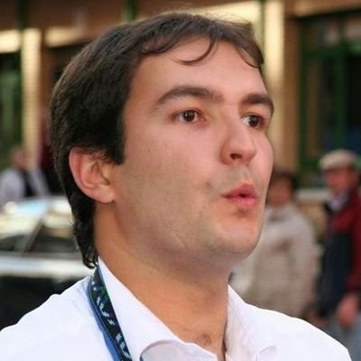 Sermene's profile picture. Extre-maño. Madroñero. Ni paz entre clases, ni lucha entre pueblos. Salud y República🔻 🦋 @sermene.bsky.social fan de los Chiefs 🏈