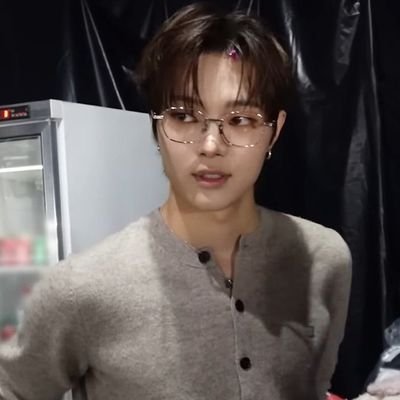 euijooumi's profile picture. she/her/17/Asian/Having a nichojoo meal rn😋