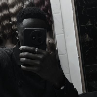 thee_abnormal's profile picture. poet and  a disappointment//
Free 🇨🇩