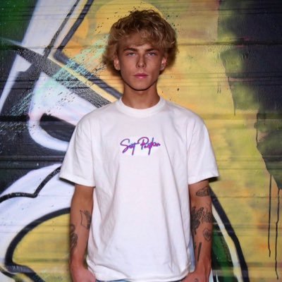 James416821975's profile picture. Single gay guy.prefer old man 🏳️‍🌈🏳️‍🌈🏳️‍🌈