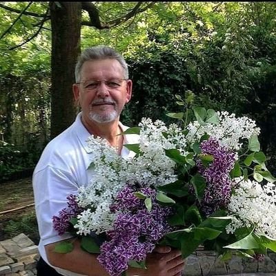 DavidLawso60552's profile picture. Nothing here😁