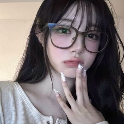 zkaynzl's profile picture. 일상계〡독서 뜨개질 여행 영화