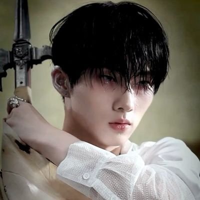 delcattt__'s profile picture. I think i'm weird