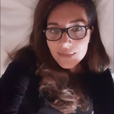 laurarg122's profile picture. Valencia,España, (mi lugar favorito del mundo) . Así q uno planta su propio jardín y decora su propia alma.En lugar de esperar q alguien le traiga flores.