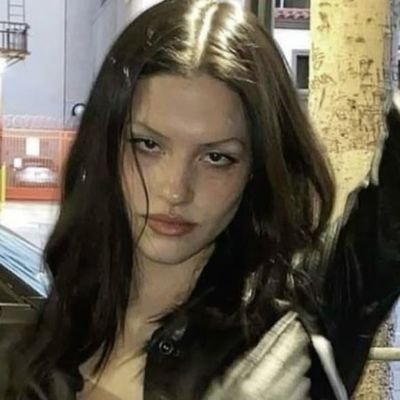 strangeandwiild's profile picture. i'm a dragon, you're a whore.