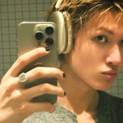 vyeodz's profile picture. apa aja ada disini