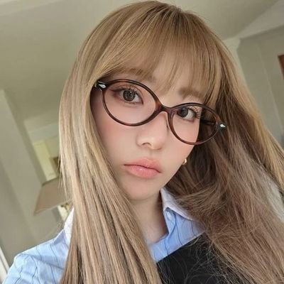 sseravyim's profile picture. iy aku nge stan idol yg ditumbalin idol kalian itu, salken yaa,  @IM_LESSERAFIM @ILLIT_twt