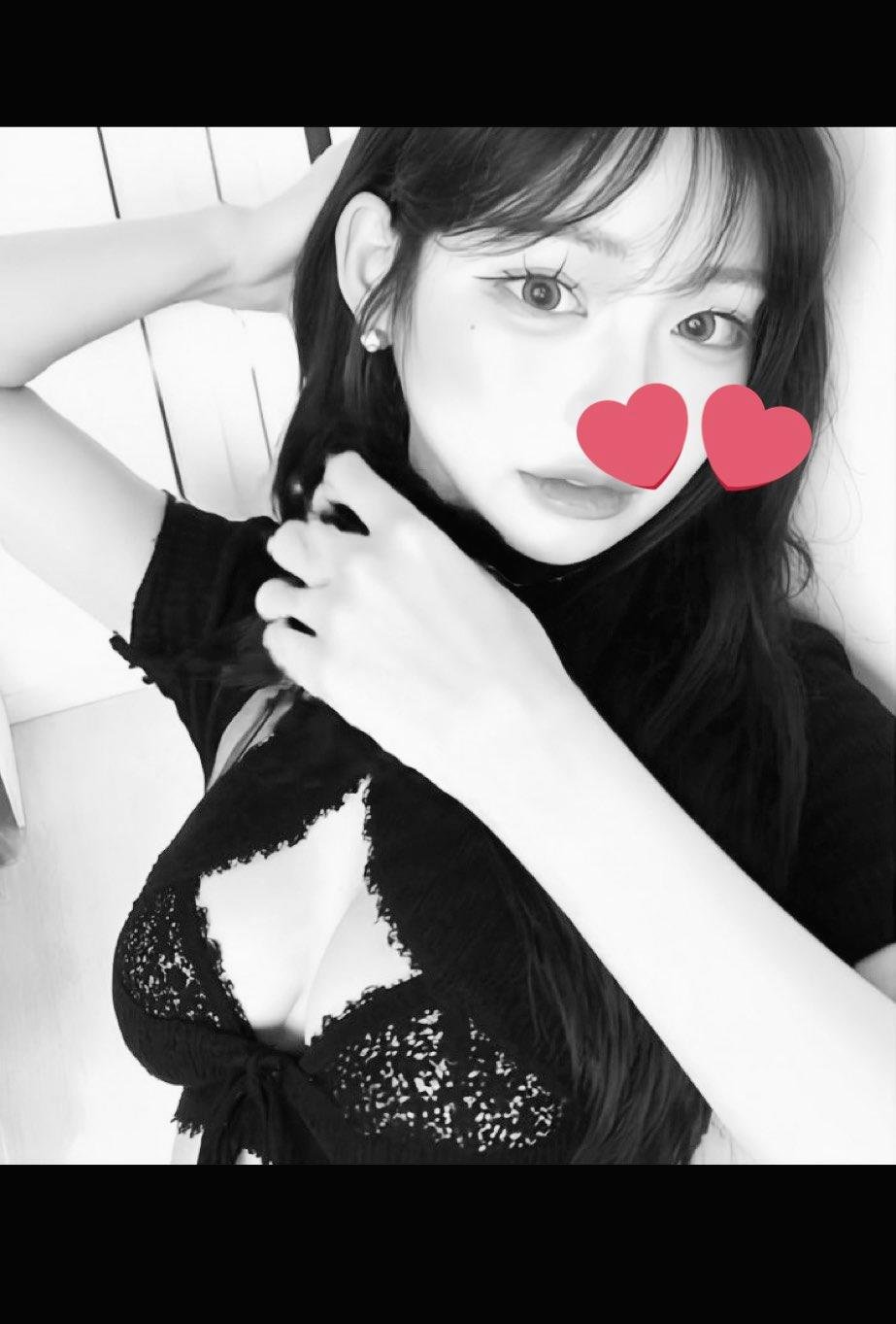 ilmir_02's profile picture. 飲食店と風俗店でダブルワークしてます。彼氏いないのでお仕事以外の時は家で引きこもりがち。アニメ好き。基本的には陰キャ。一応毎日運動はしてます。えちな話OK。