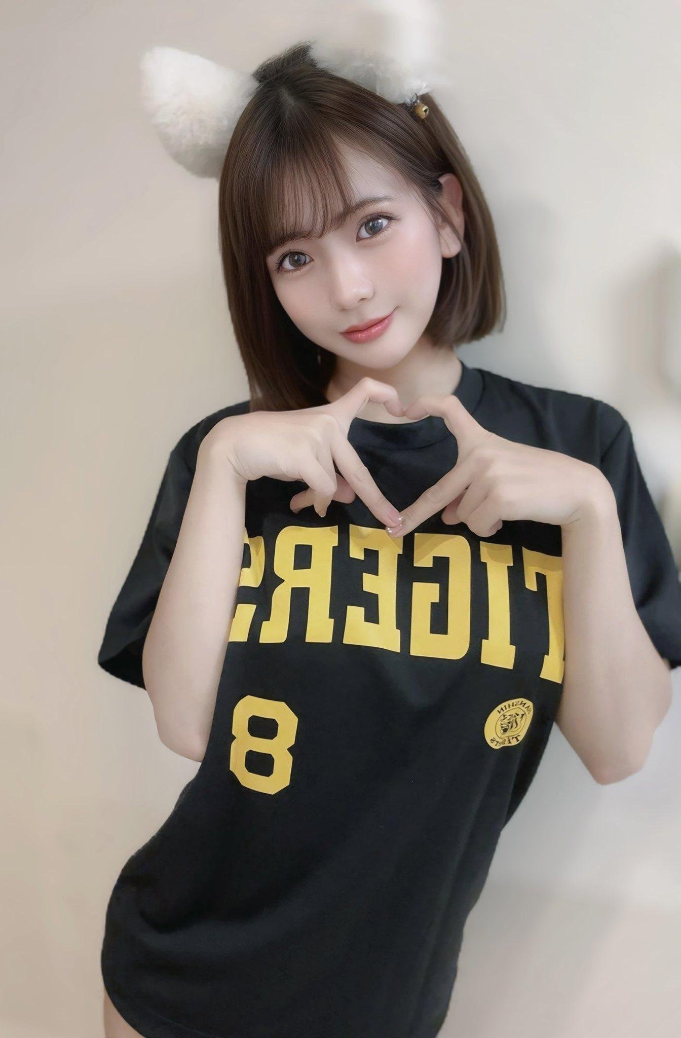 brownn_03's profile picture. 愛知 │ ずーっと妹🎀 いつか単独でも武道館に立とうね🤍世界一幸せでいて欲しいよーっっ♡