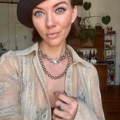 DutchLadyNora's profile picture. Meesteres op zoek naar nieuwe slaven, je onderwerping is mijn geluk, ik ben klaar om zowel de ervaren als onervaren slaven te trainen