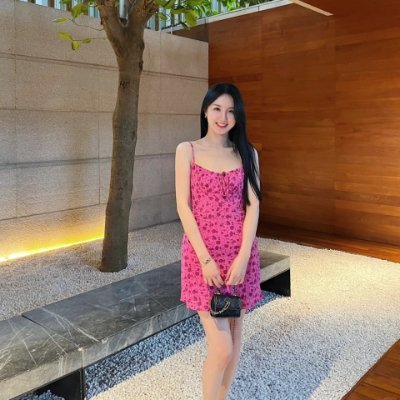 daisy90483's profile picture. Lover of books, cafés & rainy-day walks