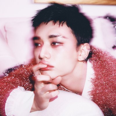 hyuneAmoreMio's profile picture. "I like the night. Without the dark, we'd never see the stars."✨